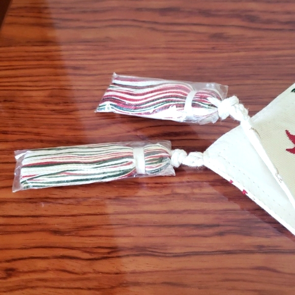 NWOT Table Runner Multicolor  Embroidered Beautiful Floral Design. 71/14 Inches - Picture 7 of 12